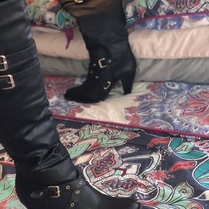 Knee High Black Boot Heels